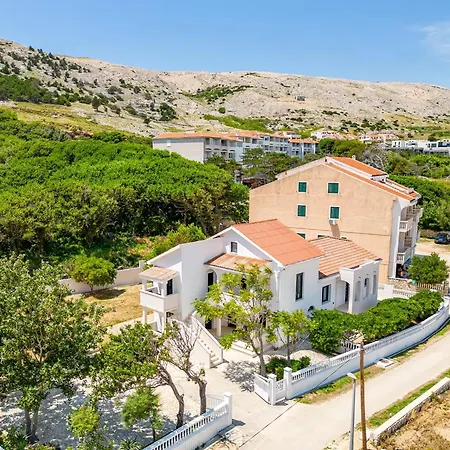 Curic Beachfront By Pag Tours Appartement *