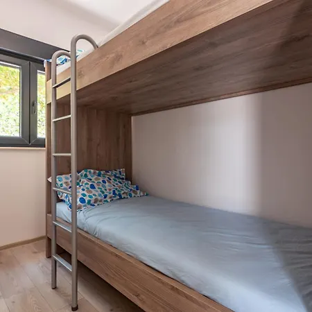 Curic Beachfront By Pag Tours Appartement