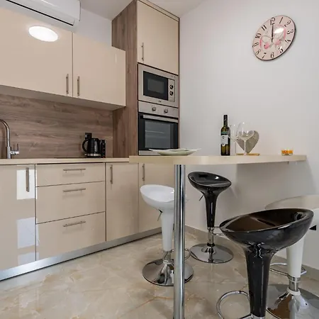 Curic Beachfront By Pag Tours