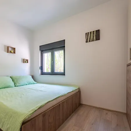 Curic Beachfront By Pag Tours Appartement