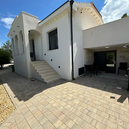 Curic Beachfront By Pag Tours