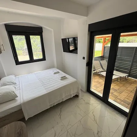 Curic Beachfront By Pag Tours Appartement