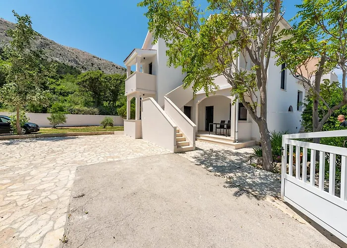 Curic Beachfront By Pag Tours Lägenhet