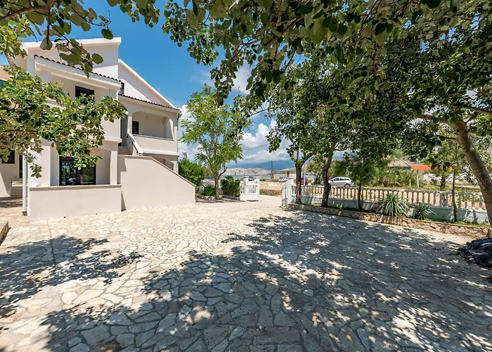 Curic Beachfront By Pag Tours