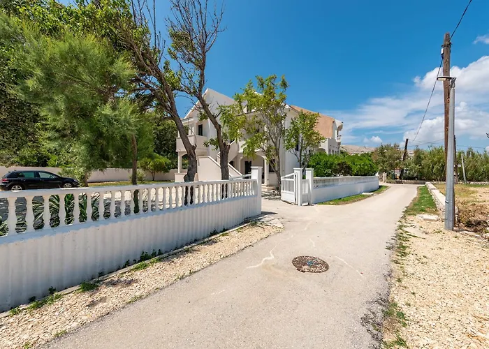 Lägenhet Curic Beachfront By Pag Tours