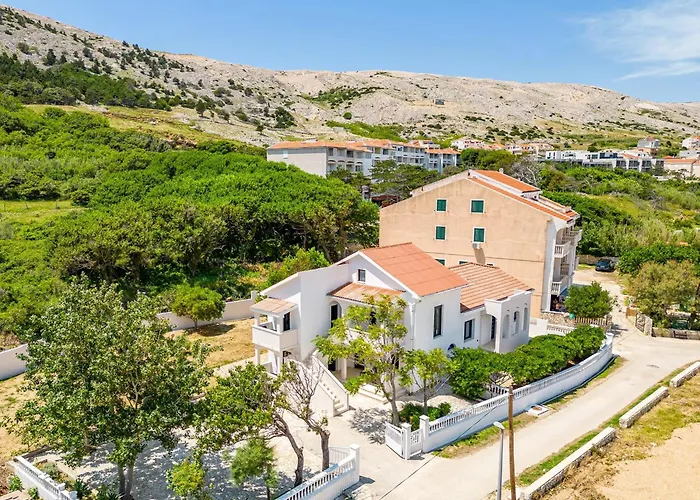 Curic Beachfront By Pag Tours Lägenhet *