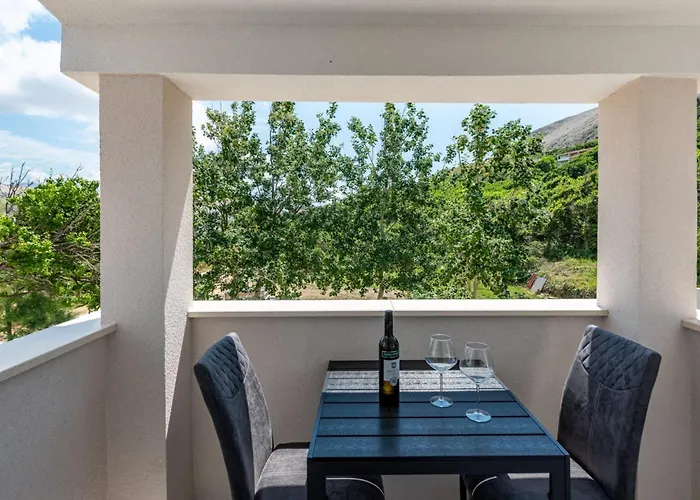 Curic Beachfront By Pag Tours