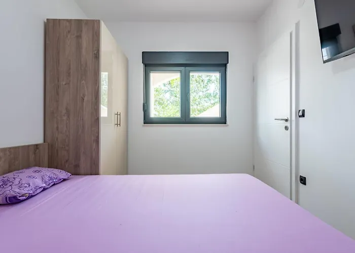 Curic Beachfront By Pag Tours * Pag Town