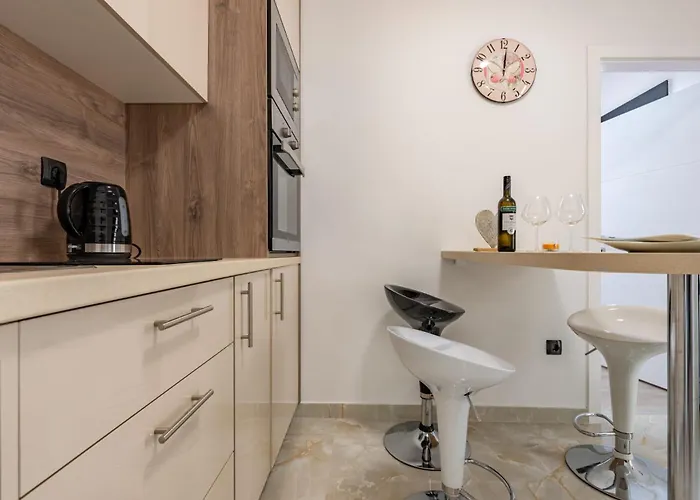 Curic Beachfront By Pag Tours Lägenhet Pag Town