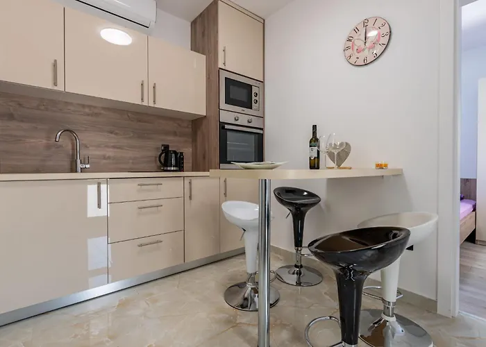 Curic Beachfront By Pag Tours