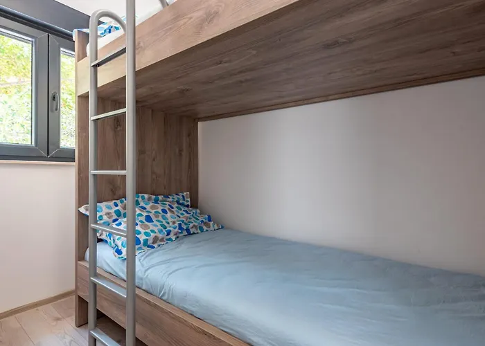 Curic Beachfront By Pag Tours Lägenhet *