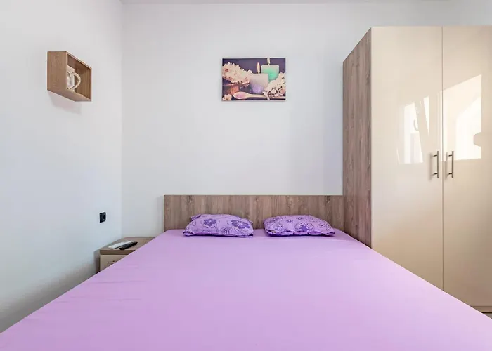 Curic Beachfront By Pag Tours Διαμέρισμα