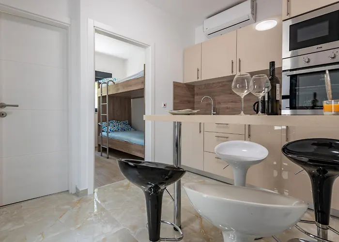 Curic Beachfront By Pag Tours Lägenhet Pag Town