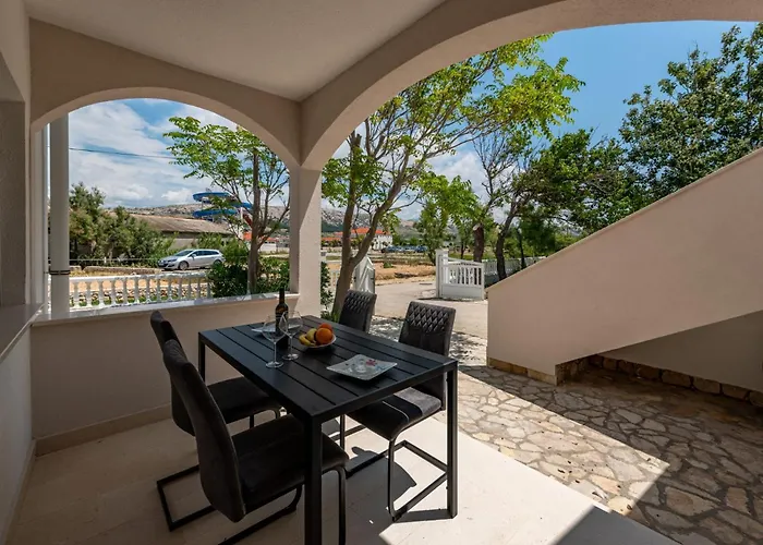 Curic Beachfront By Pag Tours *