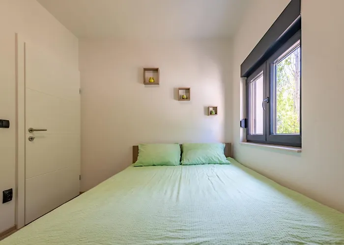 Curic Beachfront By Pag Tours Lägenhet *