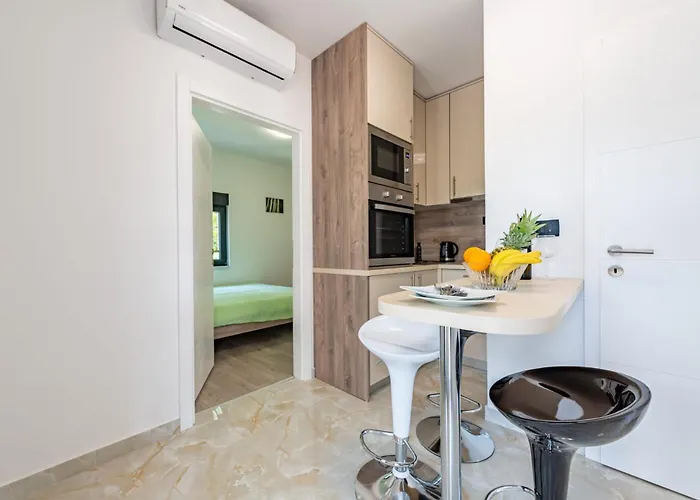 Curic Beachfront By Pag Tours *