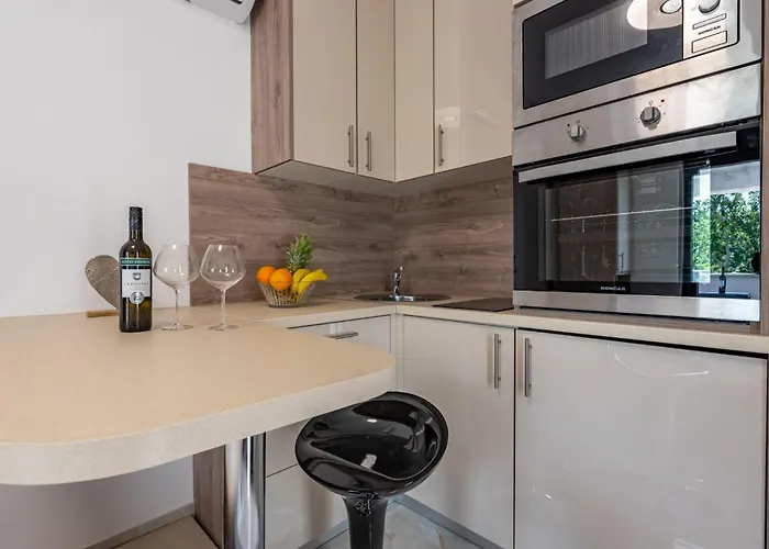 Curic Beachfront By Pag Tours Lägenhet *