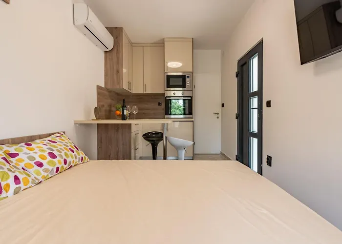 Curic Beachfront By Pag Tours *