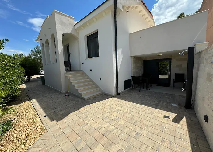 Curic Beachfront By Pag Tours