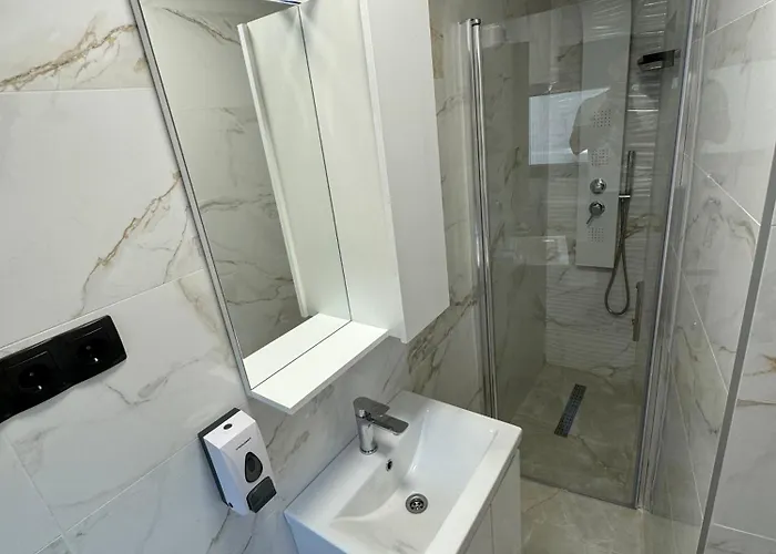 Curic Beachfront By Pag Tours Lägenhet