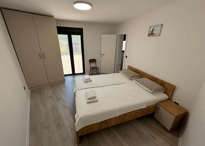 Curic Beachfront By Pag Tours Lägenhet *