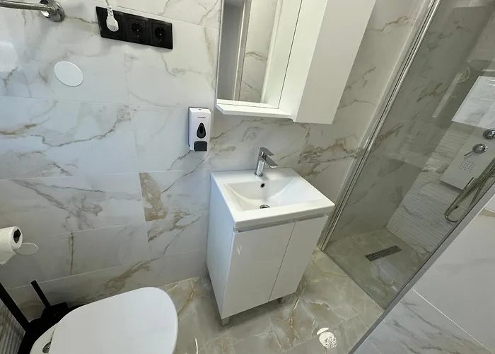 Curic Beachfront By Pag Tours Lägenhet *