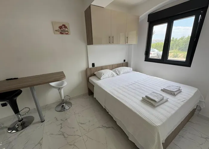 Curic Beachfront By Pag Tours Διαμέρισμα *