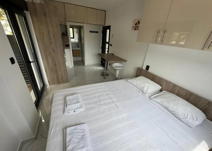 Curic Beachfront By Pag Tours Διαμέρισμα Pag Town