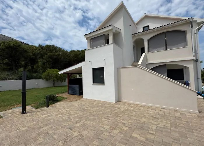 Curic Beachfront By Pag Tours *