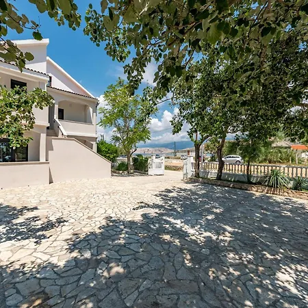 Curic Beachfront By Pag Tours