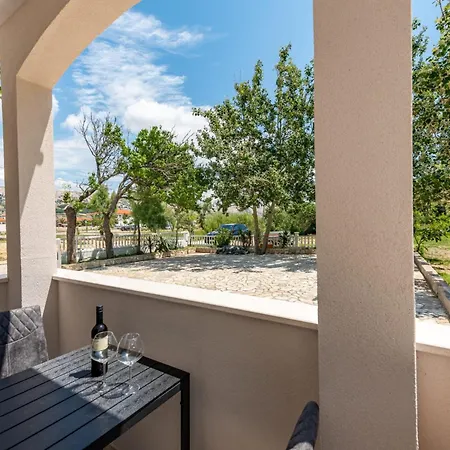 Curic Beachfront Apartmán Pag Town