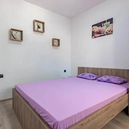 Curic Beachfront By Pag Tours 帕格