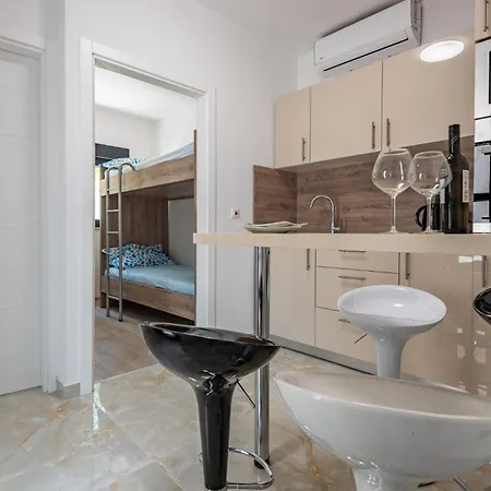 Curic Beachfront Apartamento Pag Town