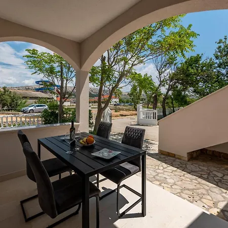 Curic Beachfront By Pag Tours *