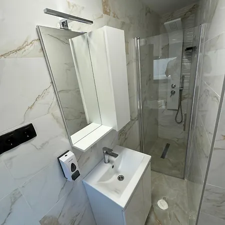 Curic Beachfront By Pag Tours 公寓