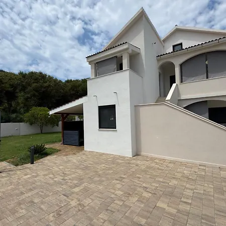 Curic Beachfront By Pag Tours *