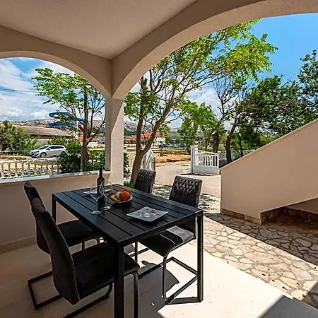 Curic Beachfront By Pag Tours *