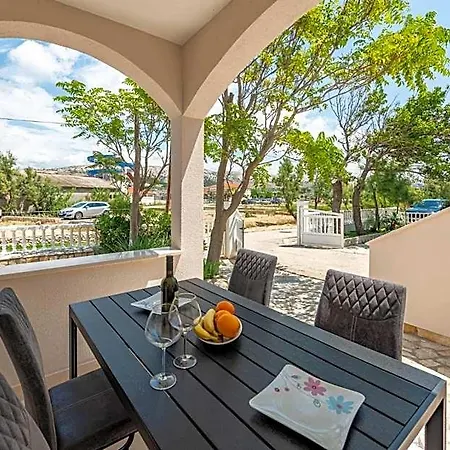 Curic Beachfront By Pag Tours *