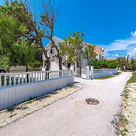 Apartament Curic Beachfront By Pag Tours Pag Town