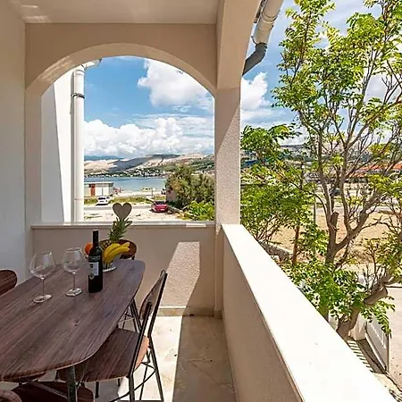 Curic Beachfront By Pag Tours Apartament *