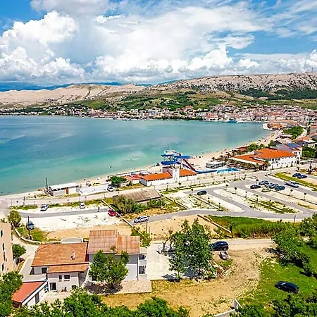 Curic Beachfront By Pag Tours Apartament