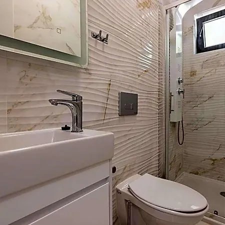 Apartament Curic Beachfront By Pag Tours