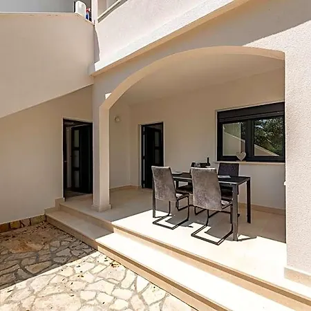 Curic Beachfront By Pag Tours