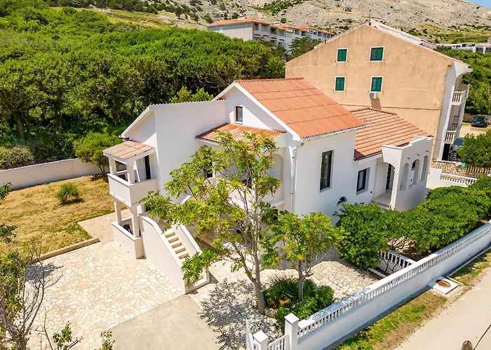 Curic Beachfront By Pag Tours Appartement Pag Town