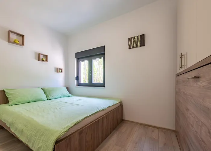 Curic Beachfront By Pag Tours Appartement