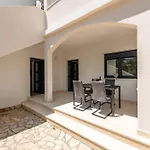 Curic Beachfront By Pag Tours *