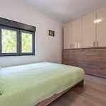 Curic Beachfront By Pag Tours Lägenhet