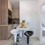 Lägenhet Curic Beachfront By Pag Tours *